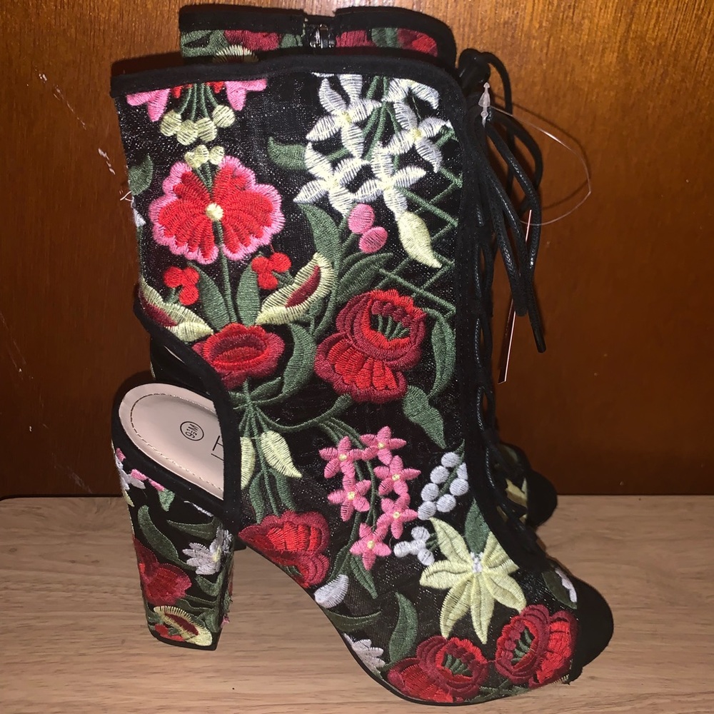 Peep toe bootie